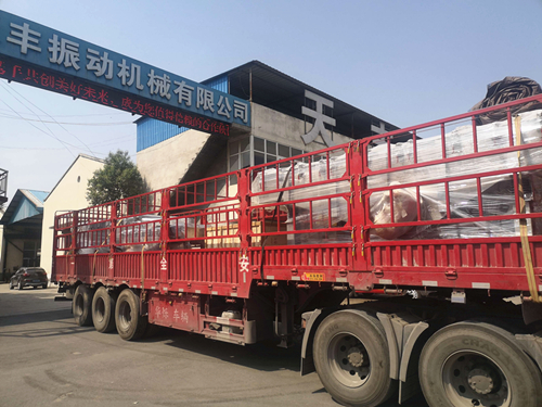 全不銹鋼噴砂直線振動篩已發貨,請袁經理注意查收！